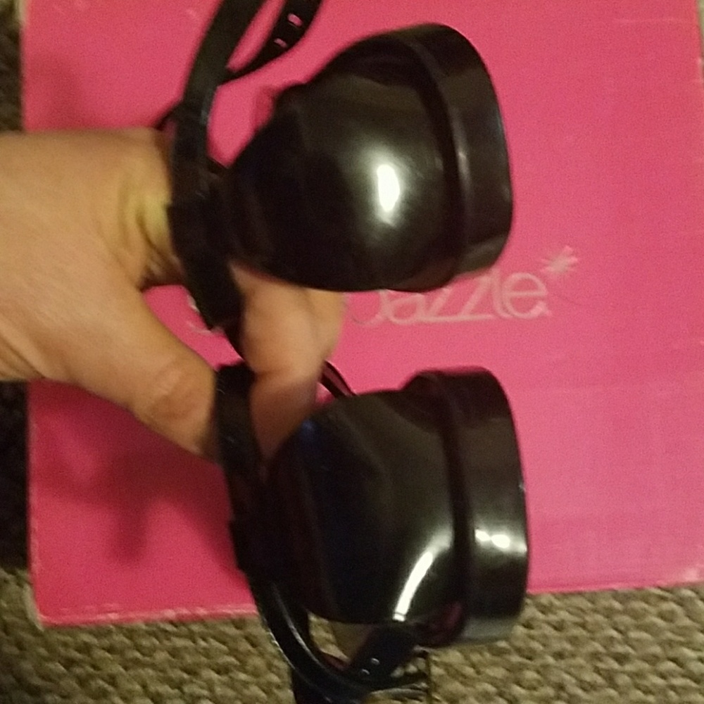 Sandals - Picture 3 of 3